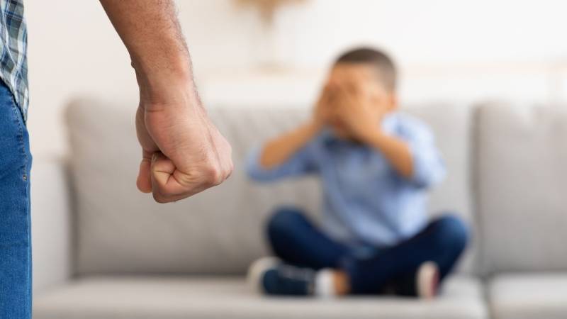 Brasil ainda registra 28 casos de agressão de pais contra crianças por hora