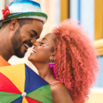 Doença do beijo: o que é e como se proteger no Carnaval