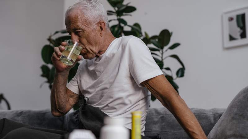 Entenda o papel da hidratação no envelhecimento saudável